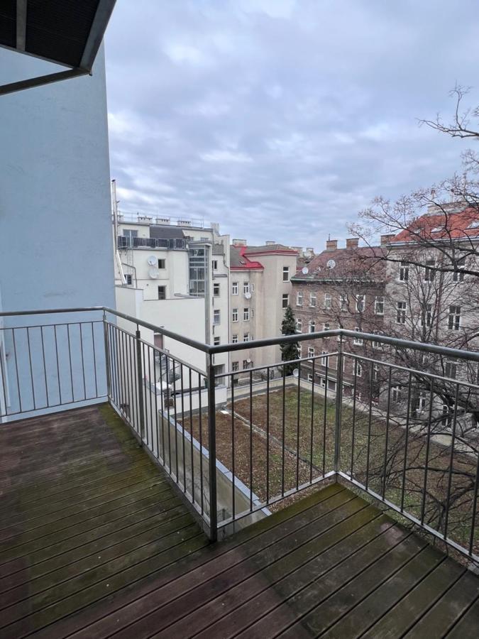 Delightful 1 Bedroom Near Schoenbrunn And Westbahnhof With Big Porch Vídeň Exteriér fotografie