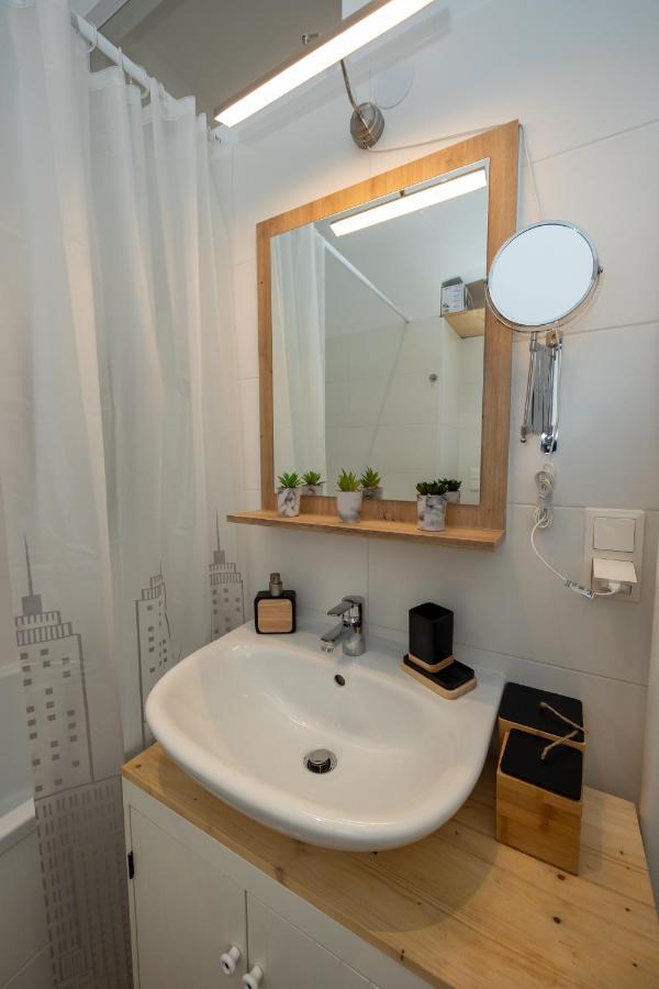 Delightful 1 Bedroom Near Schoenbrunn And Westbahnhof With Big Porch Vídeň Exteriér fotografie